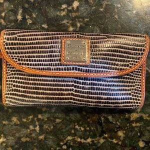 Dooney & Bourke Pebble Grain Continental Clutch